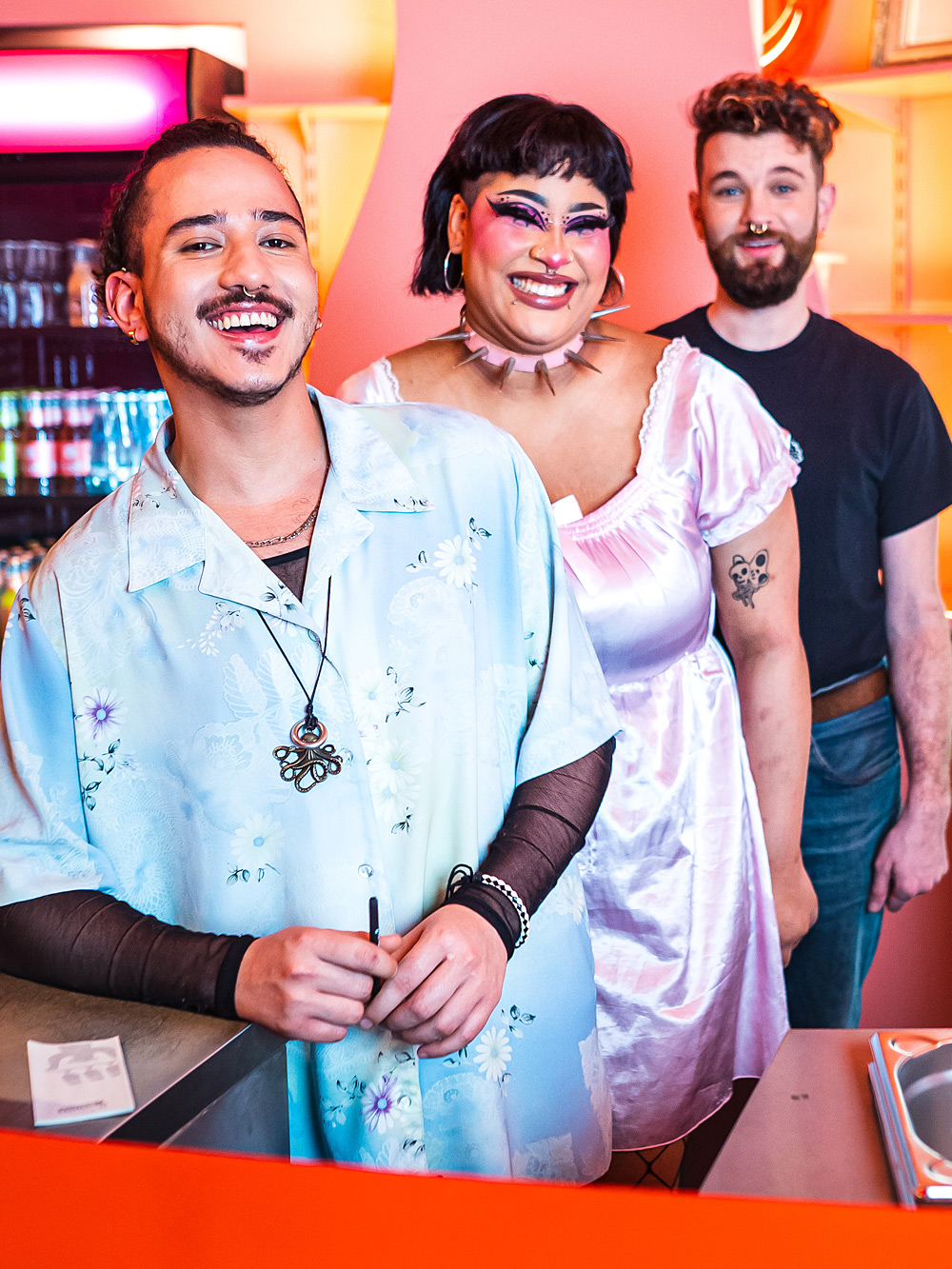 Barteam an der Pepsi Boston Bar im SchwuZ Queer Club Berlin